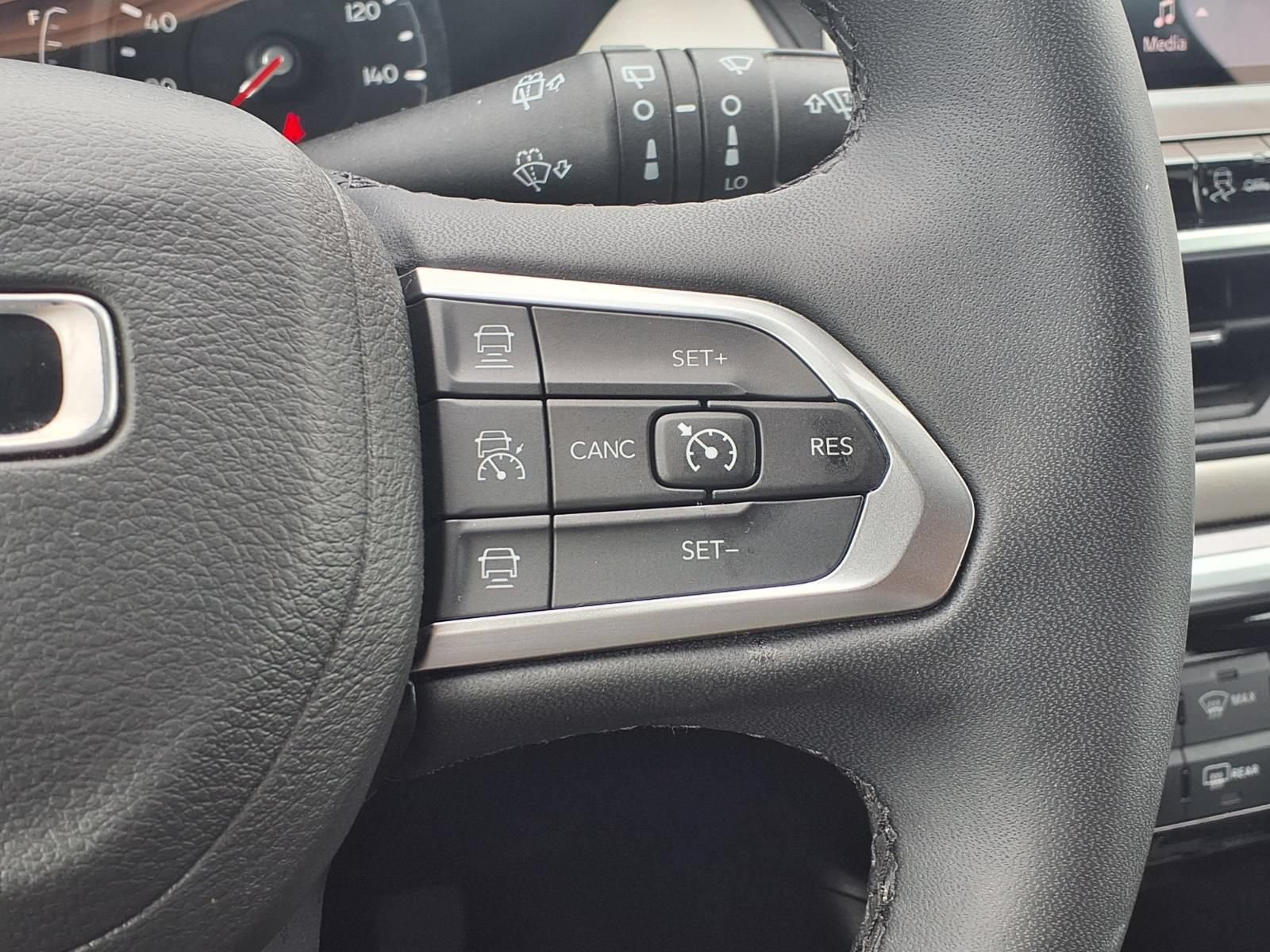 Used 2025 Jeep Compass Limited AWD/4WD image 16