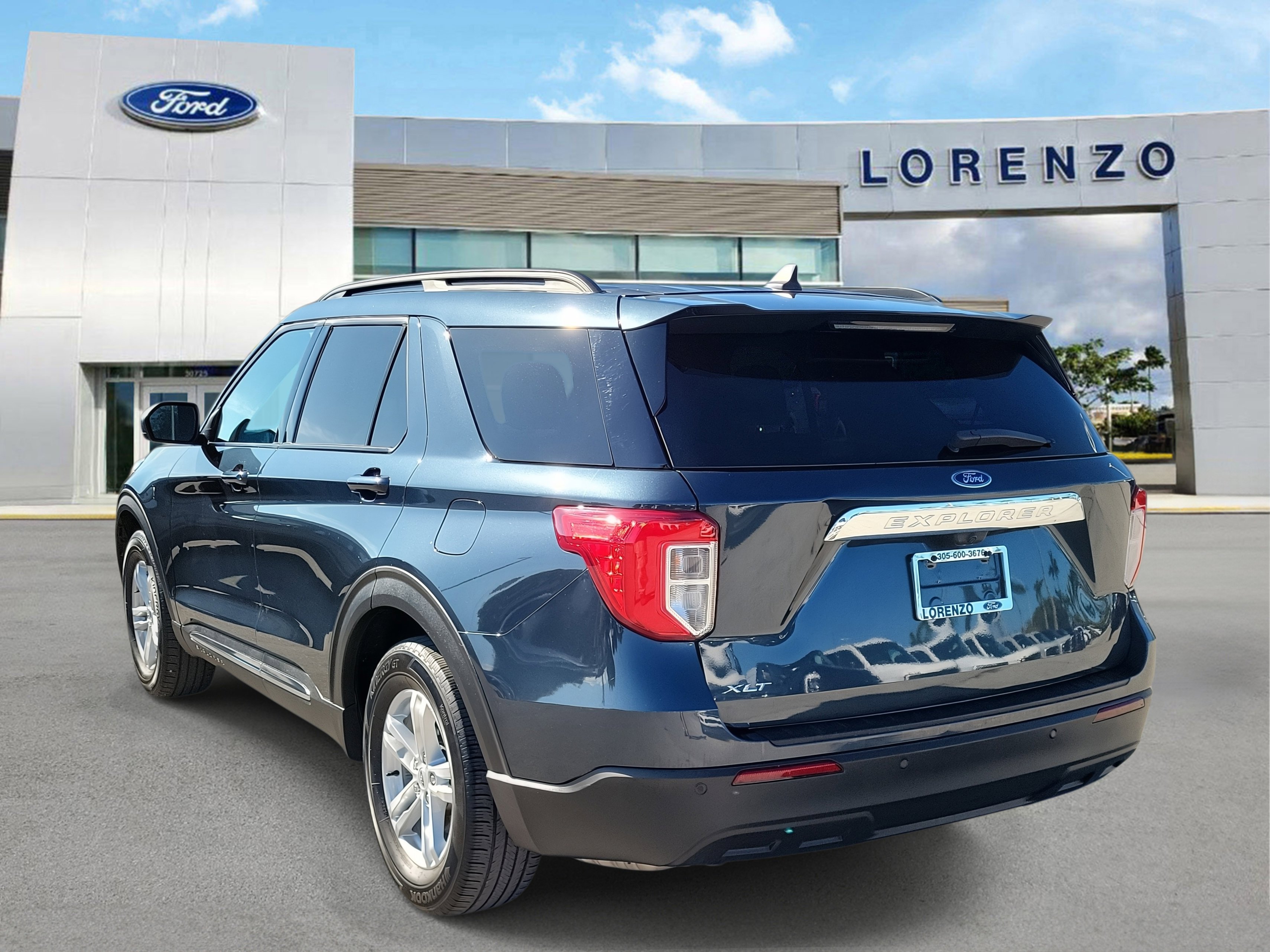 Used 2023 Ford Explorer XLT image 6