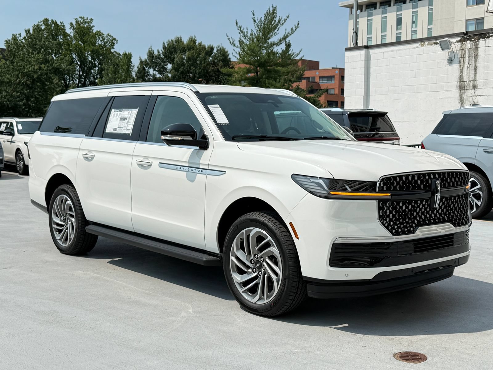 New 2027 Lincoln Navigator L Premier AWD/4WD image 6