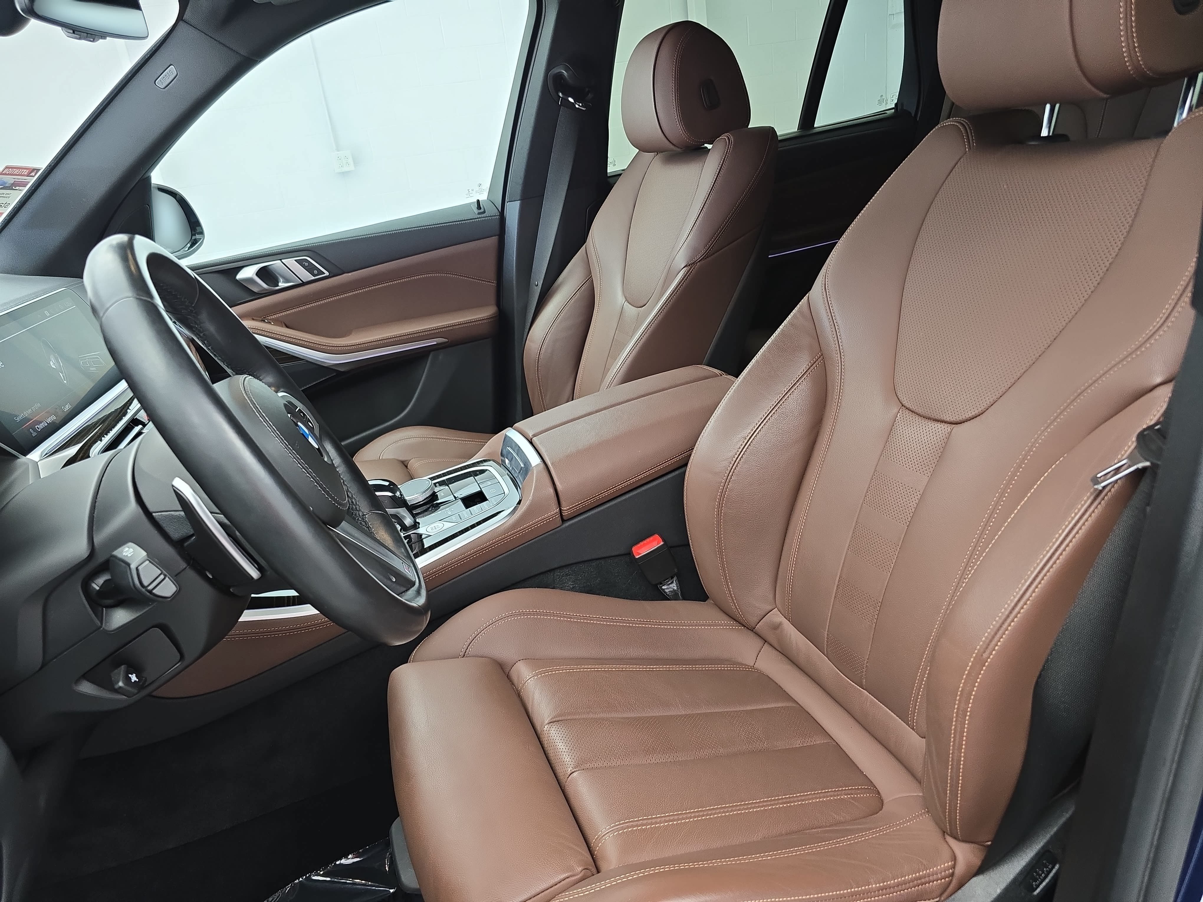 Used 2021 BMW X5 xDrive40i w/ M Sport Package AWD/4WD image 15