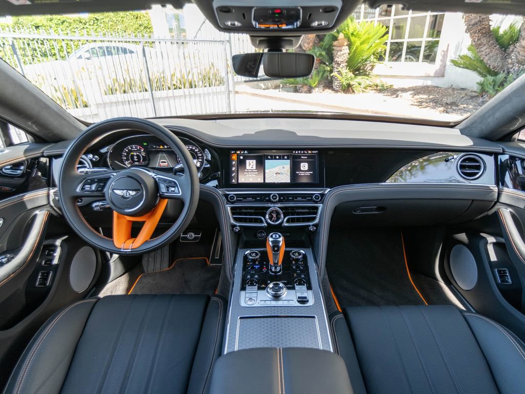 Used 2025 Bentley Flying Spur Plug-In Hybrid AWD/4WD image 4