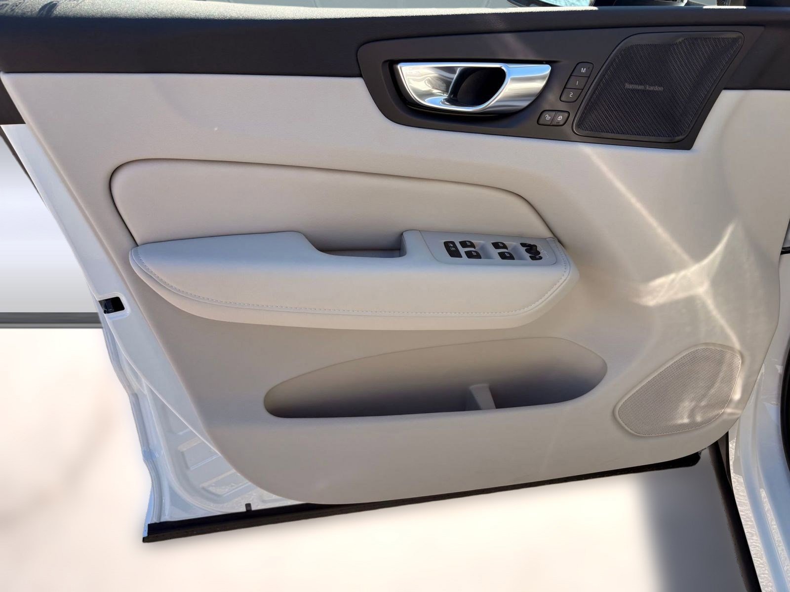 New 2026 Volvo XC60 B5 Ultra w/ Climate Package image 21