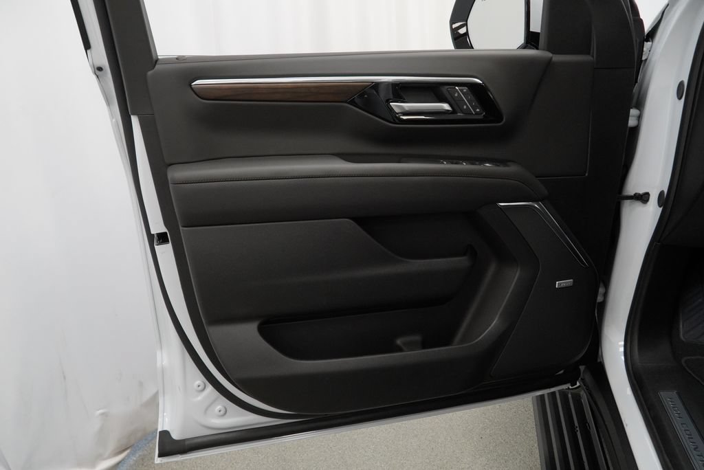 New 2026 Chevrolet Suburban High Country AWD/4WD image 24