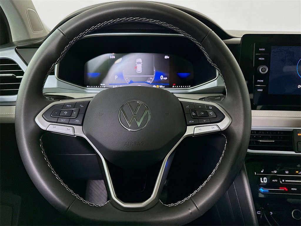 New 2025 Volkswagen Taos SE image 18