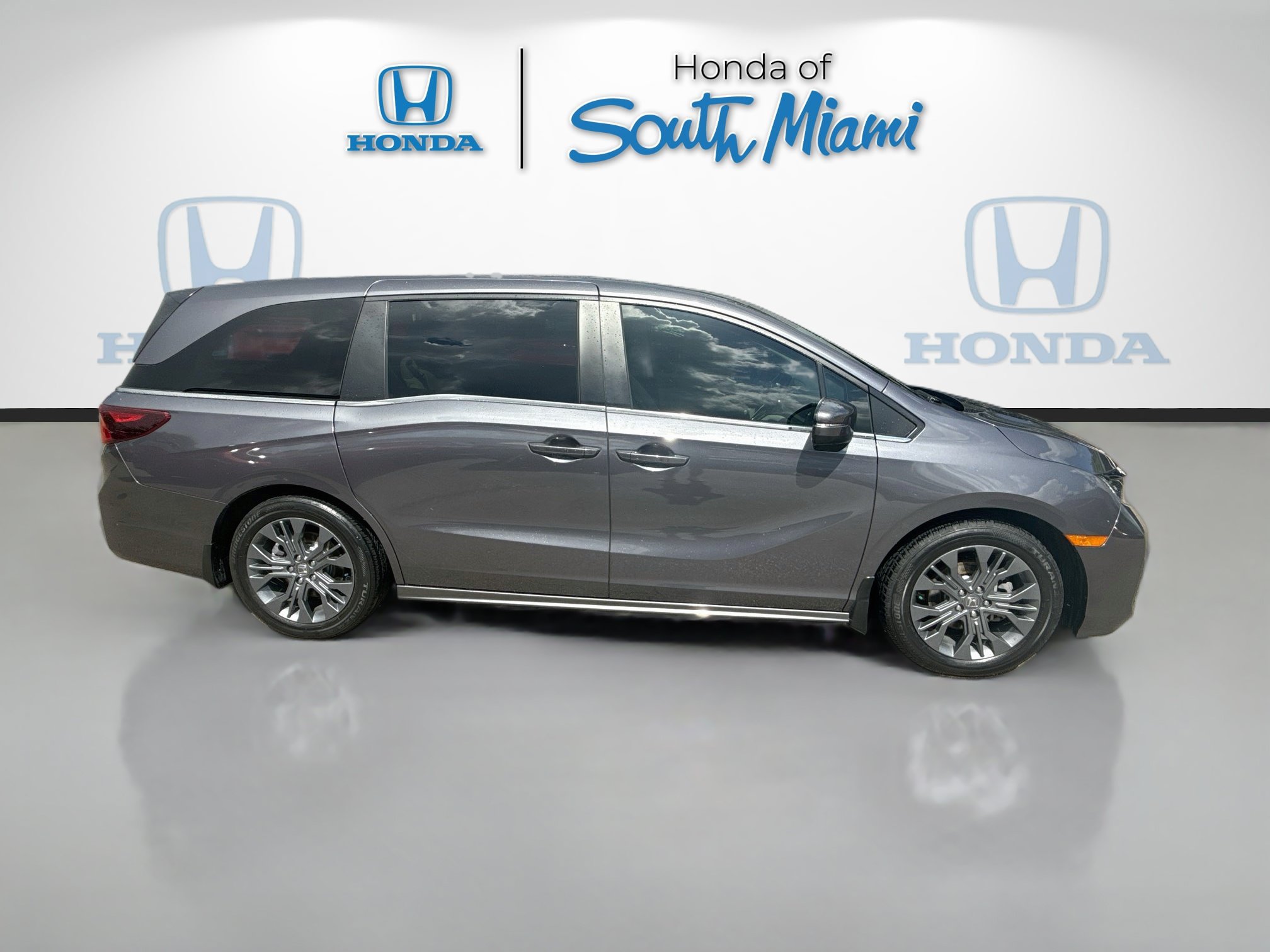 Certified 2025 Honda Odyssey Touring image 8