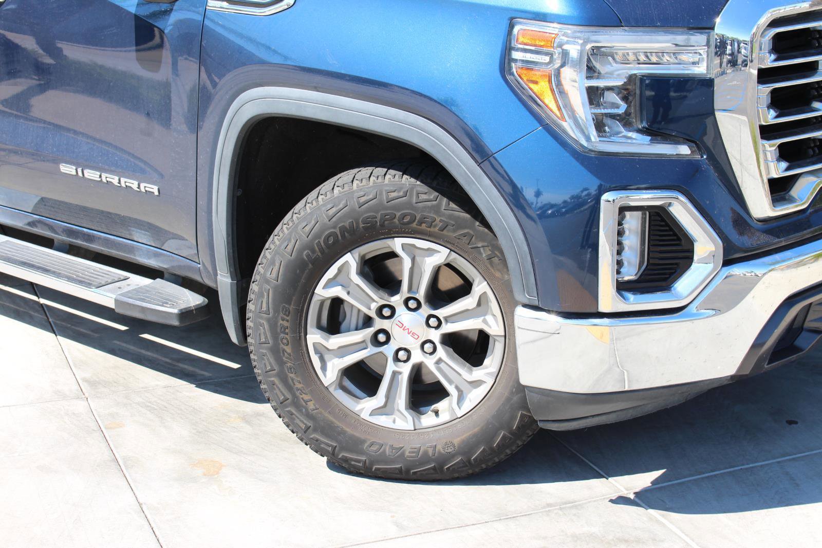 Used 2020 GMC Sierra 1500 SLT w/ SLT Convenience Package image 3