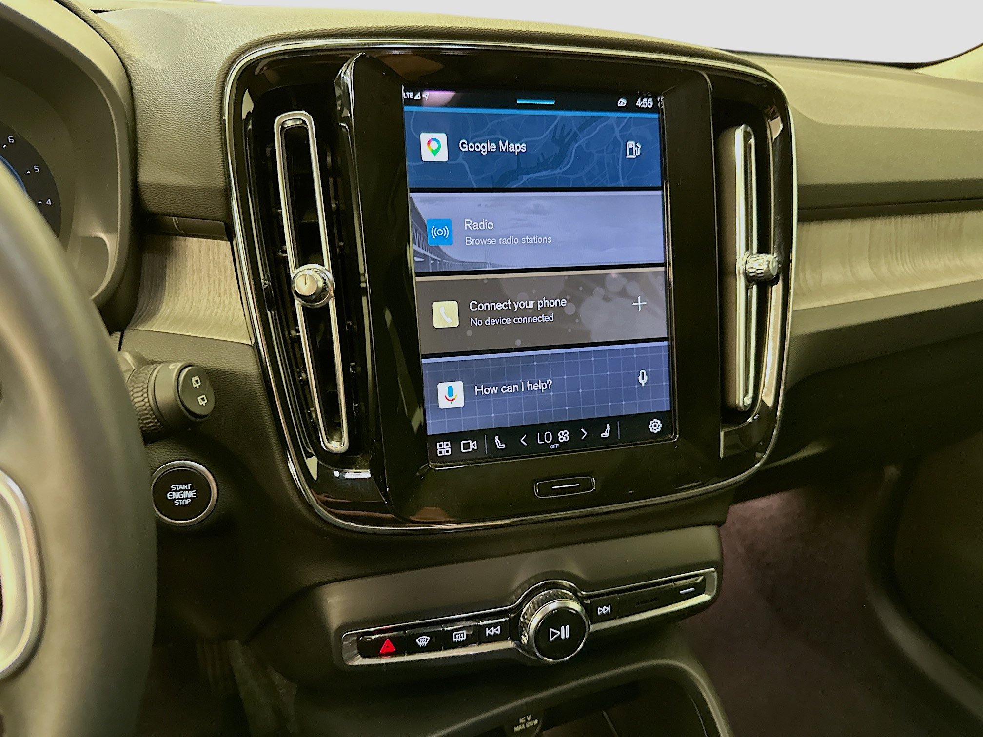 Used 2025 Volvo XC40 B5 Plus image 26