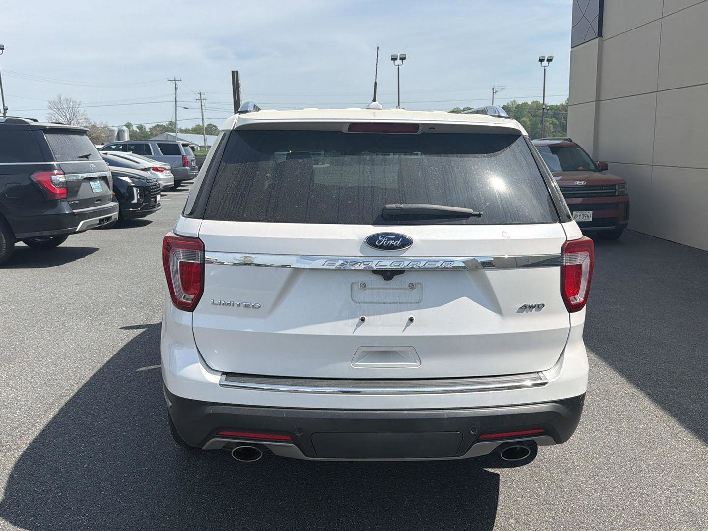 Used 2019 Ford Explorer Limited w/ Limited Luxury Package AWD/4WD image 4