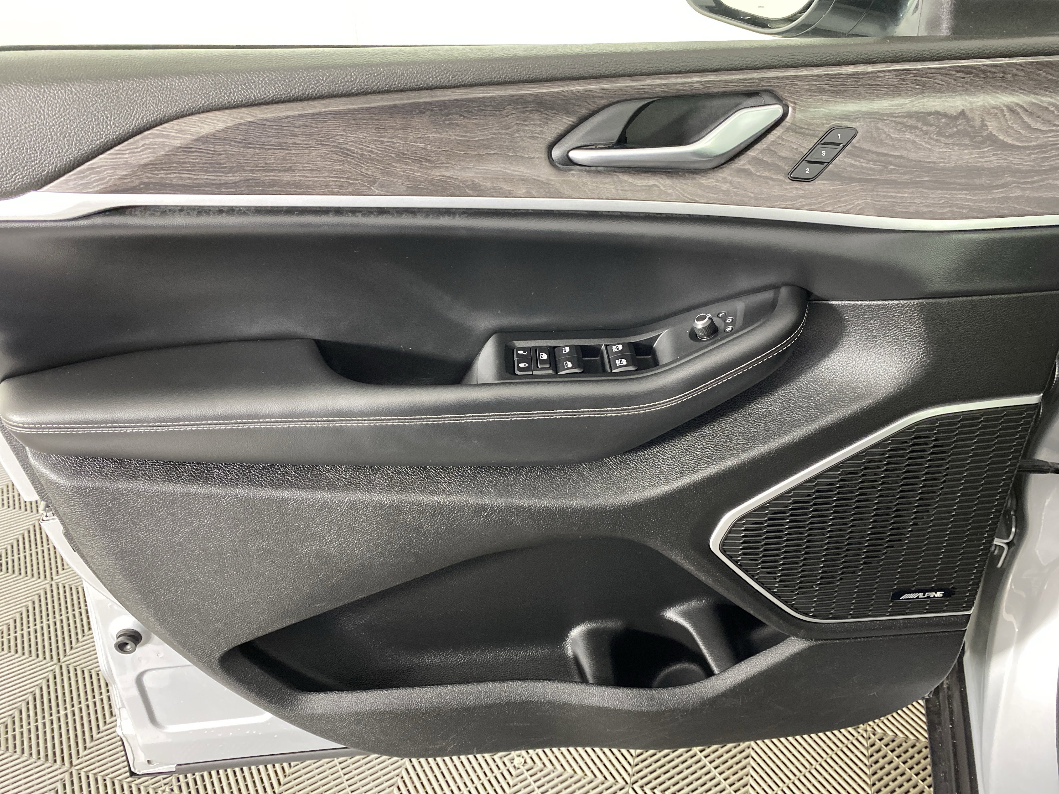 Used 2022 Jeep Grand Cherokee L Limited w/ MOPAR Finishing Package image 15