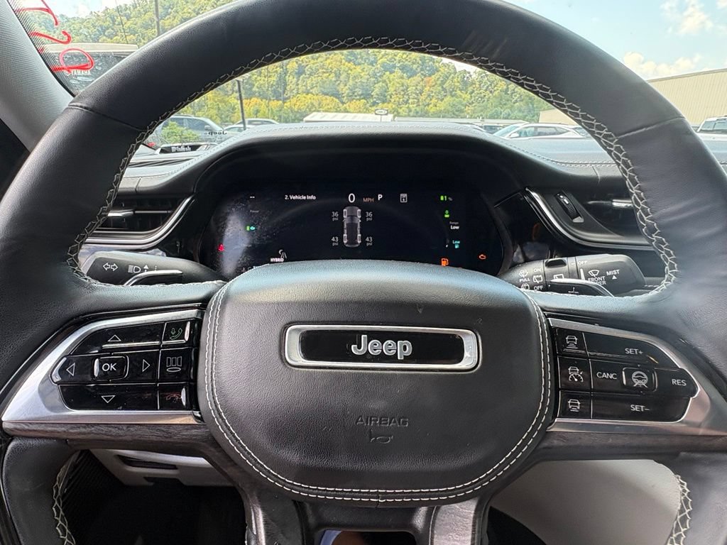 Used 2022 Jeep Grand Cherokee Overland w/ Advanced Protech Group III AWD/4WD image 23