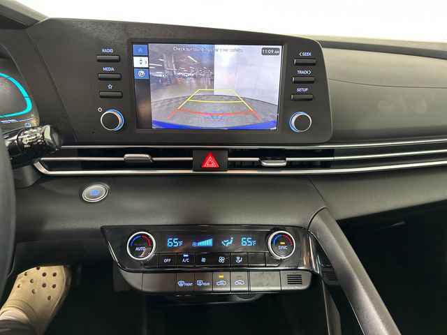 Used 2025 Hyundai Elantra Blue FWD image 22