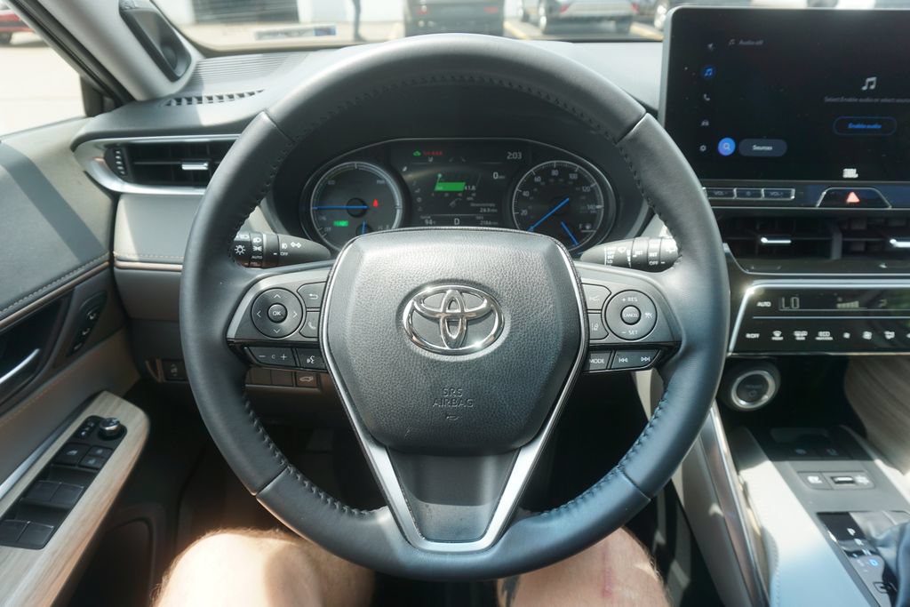 Certified 2024 Toyota Venza XLE AWD/4WD image 3