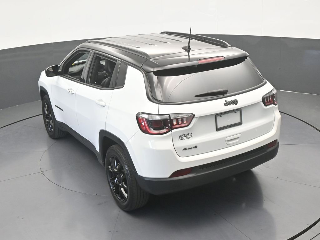 Used 2024 Jeep Compass Latitude w/ Convenience Group AWD/4WD image 46
