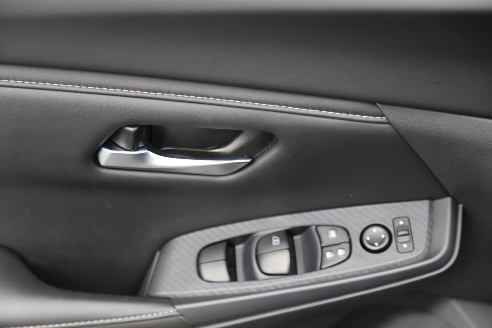 Used 2025 Nissan Sentra SV FWD image 6