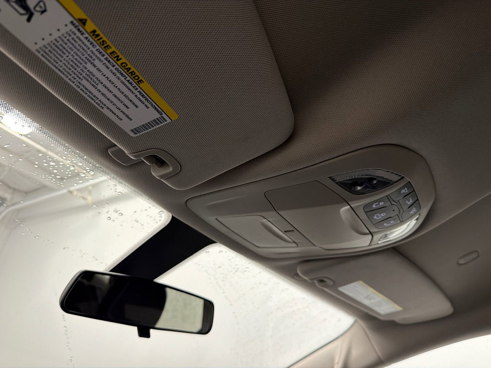 Used 2022 Chrysler Voyager LX image 30