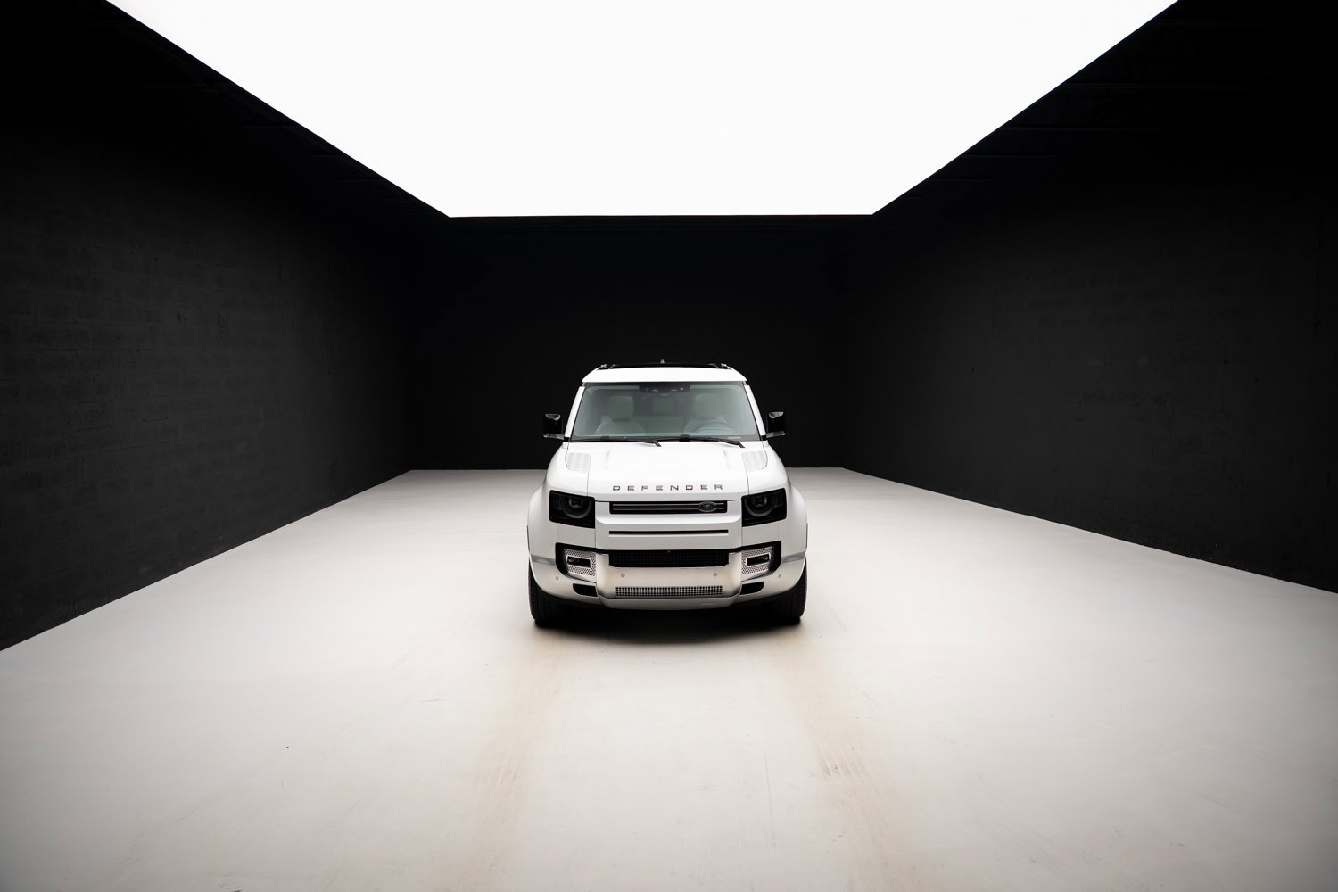 Used 2023 Land Rover Defender 130 First Edition image 85