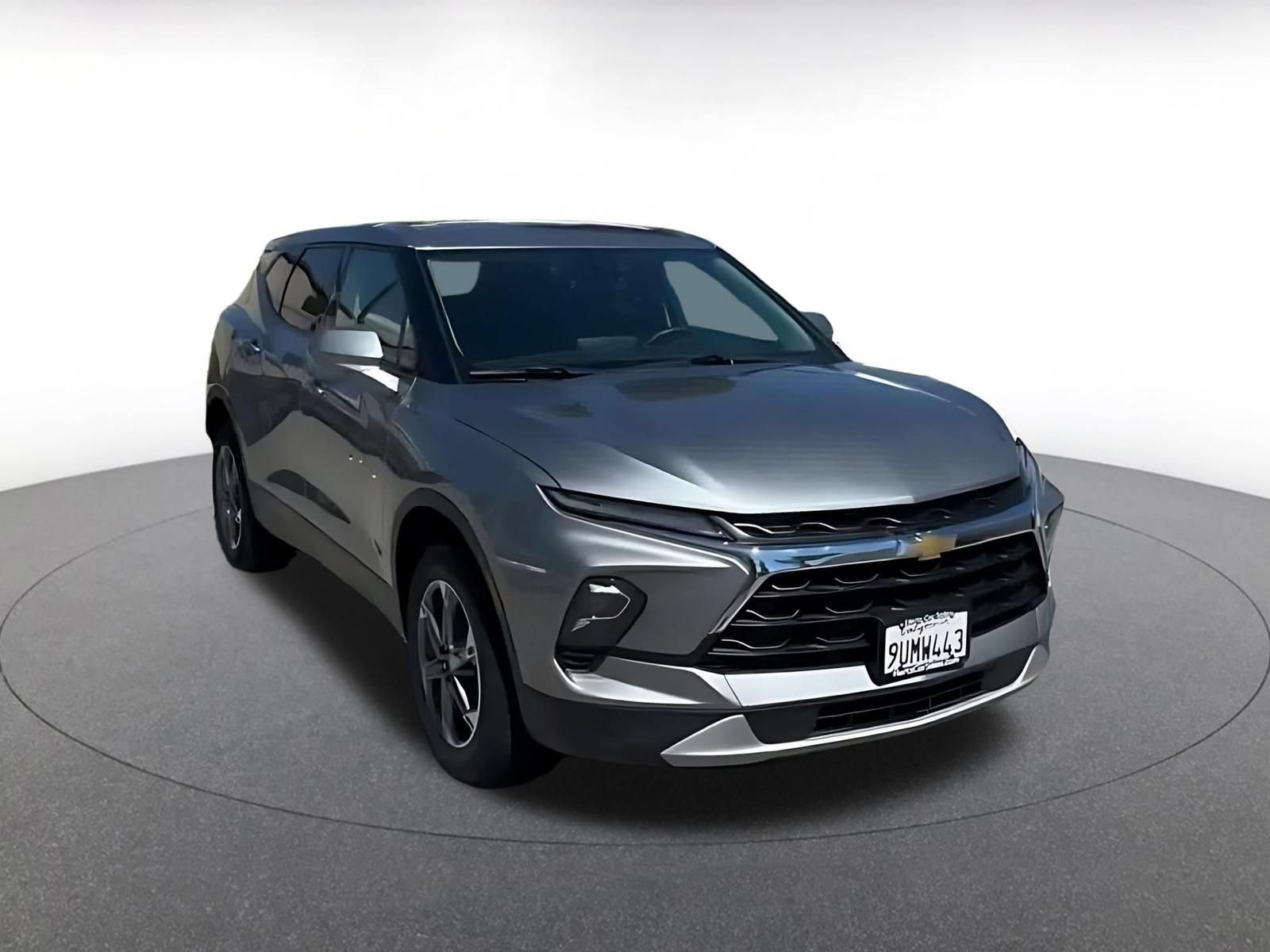 Used 2025 Chevrolet Blazer LT FWD image 3