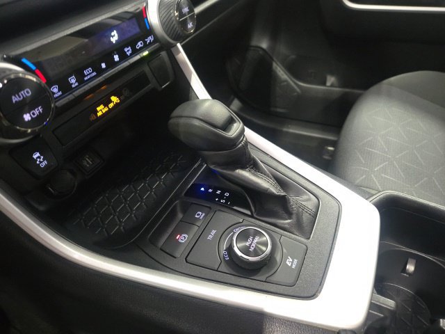 Used 2025 Toyota RAV4 XLE AWD/4WD image 16