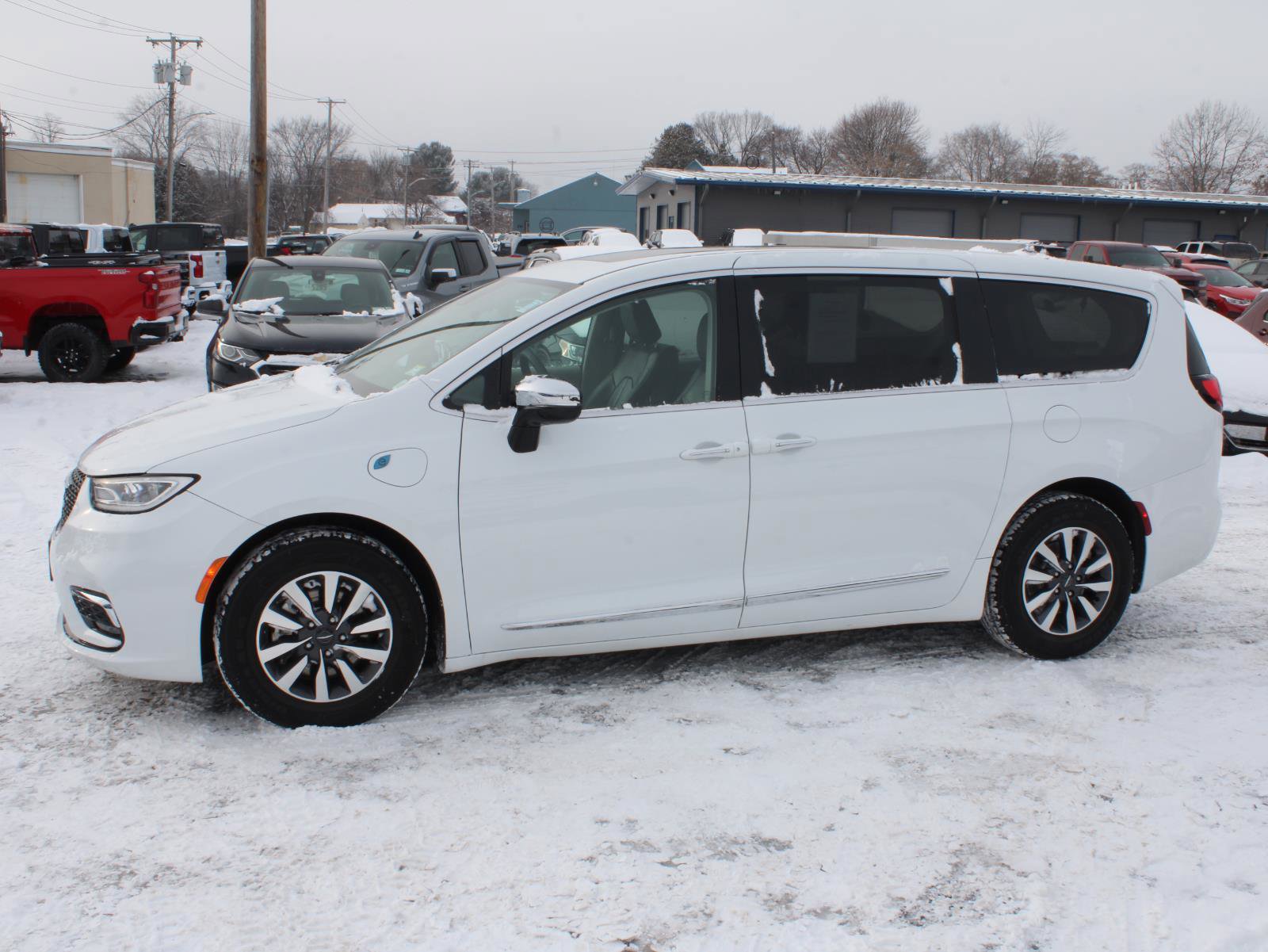 Used 2023 Chrysler Pacifica Limited image 6
