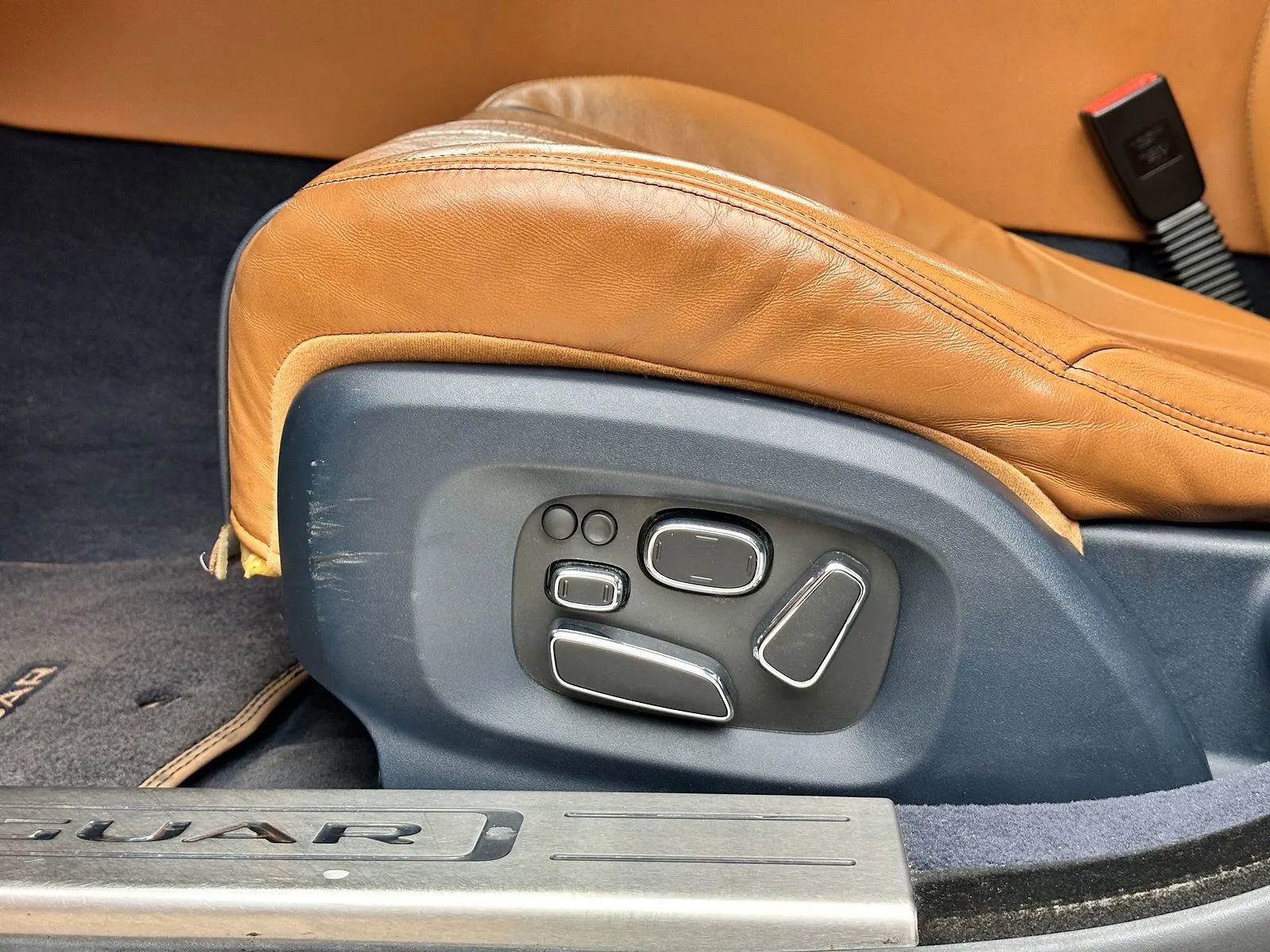 Used 2015 Jaguar XJ L Portfolio image 16