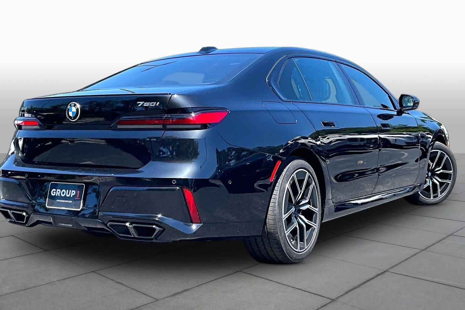Certified 2024 BMW 760i xDrive AWD/4WD image 13