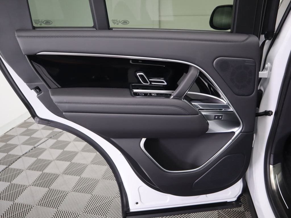 New 2025 Land Rover Range Rover SE image 27