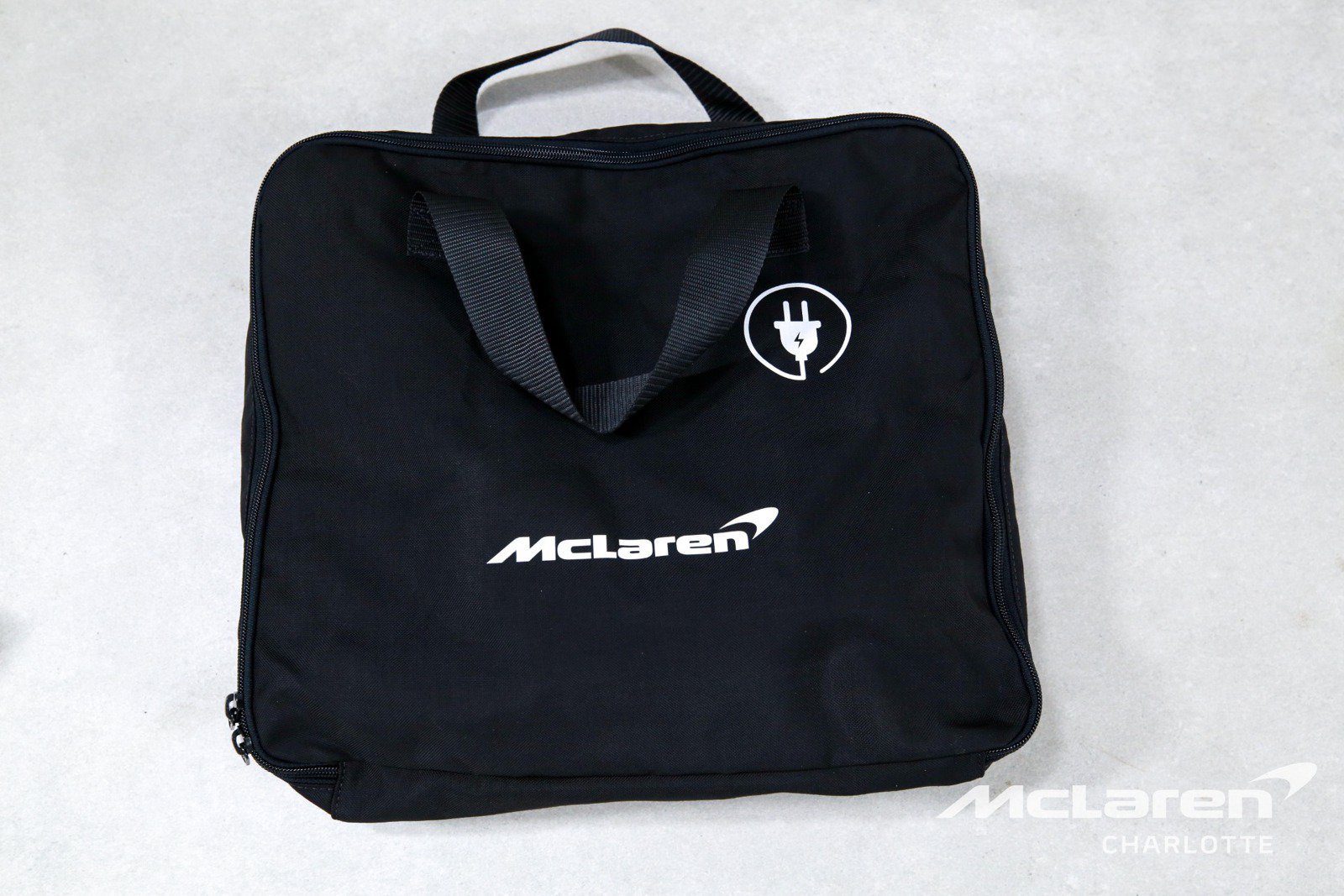 Used 2025 McLaren Artura RWD image 21