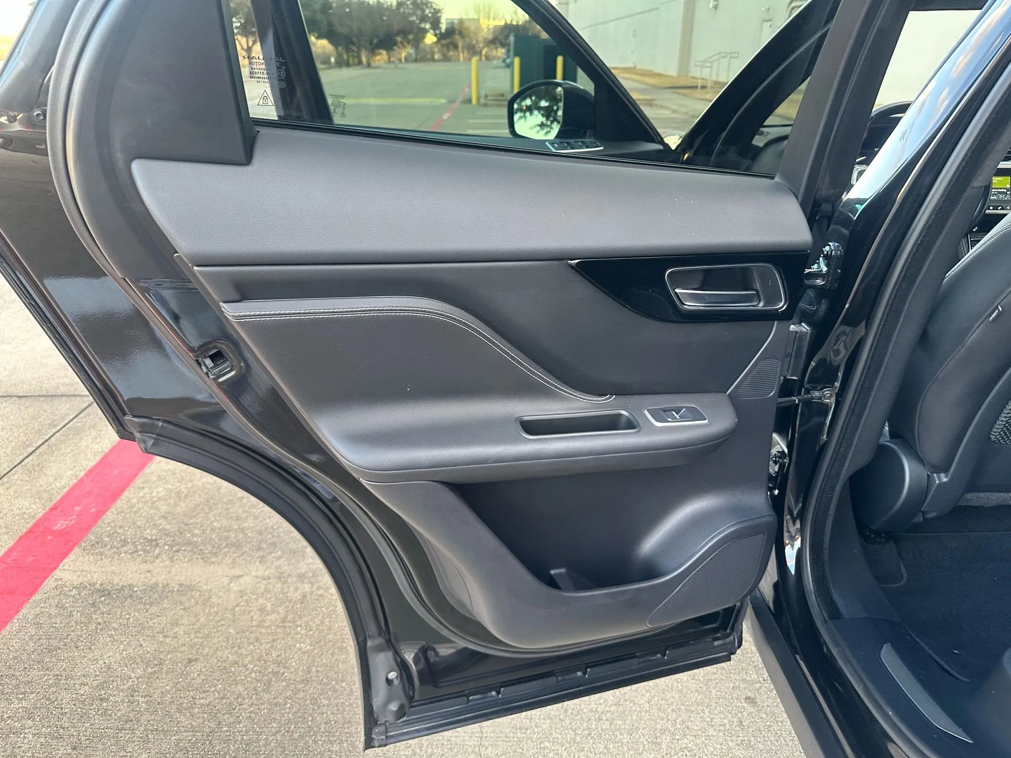 Used 2019 Jaguar F-PACE S AWD/4WD image 19
