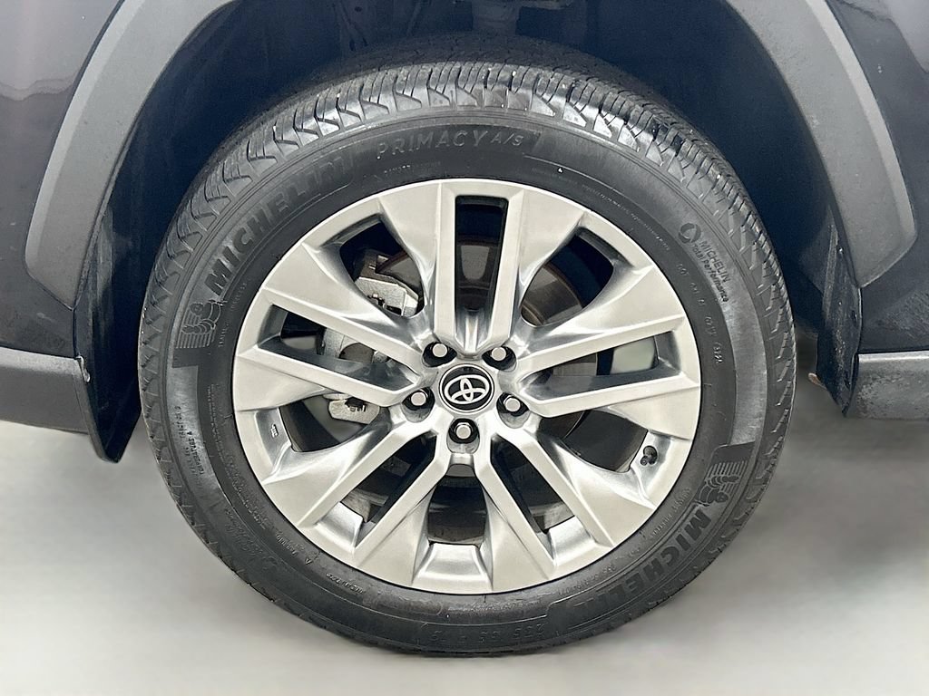 Used 2025 Toyota RAV4 XLE Premium FWD image 28