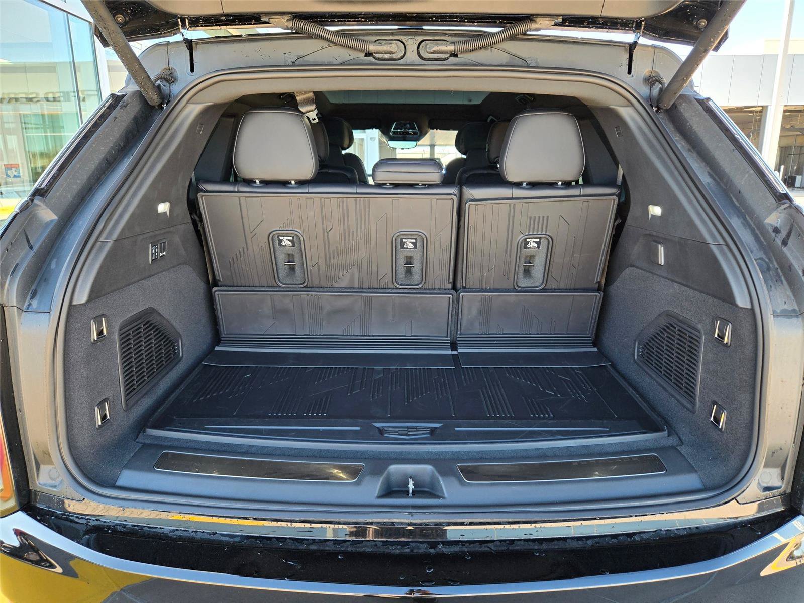 New 2026 Cadillac Escalade IQ Luxury 1 w/ LPO, Floor Liner Package AWD/4WD image 32