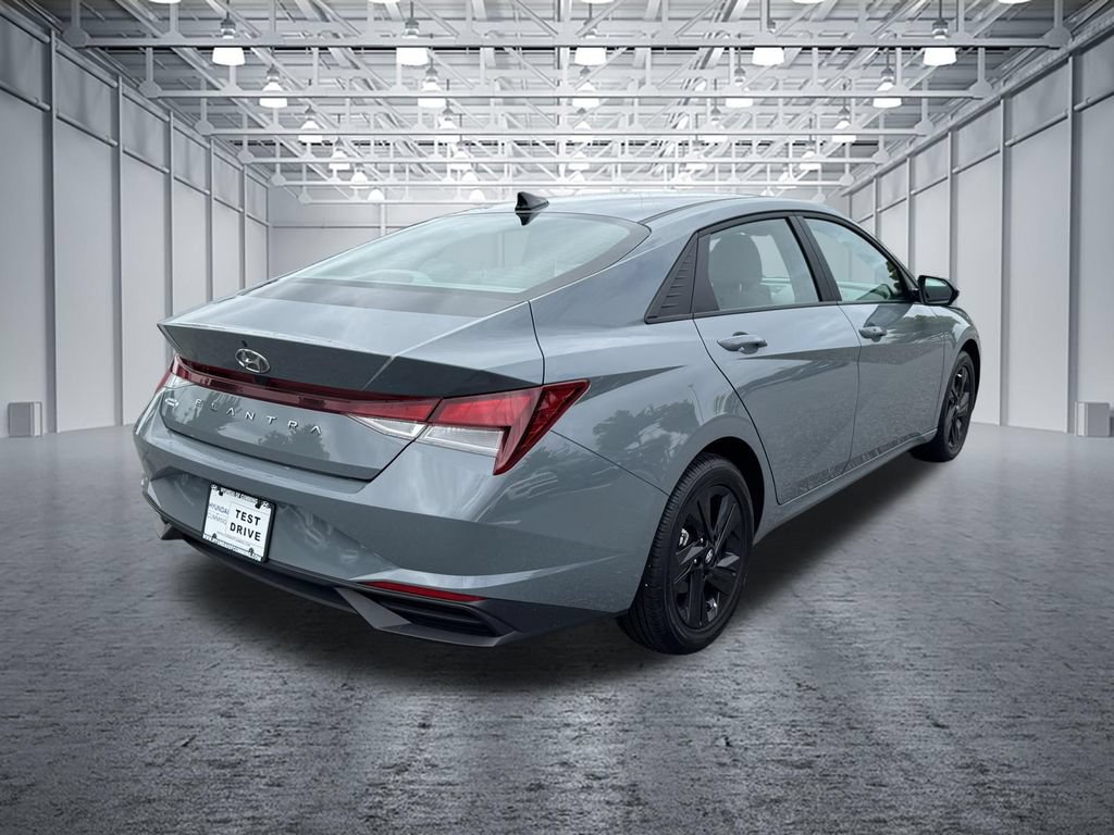 Used 2022 Hyundai Elantra SEL FWD image 7