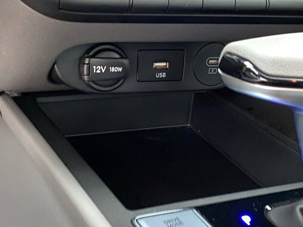Used 2024 Hyundai Elantra SE FWD image 18