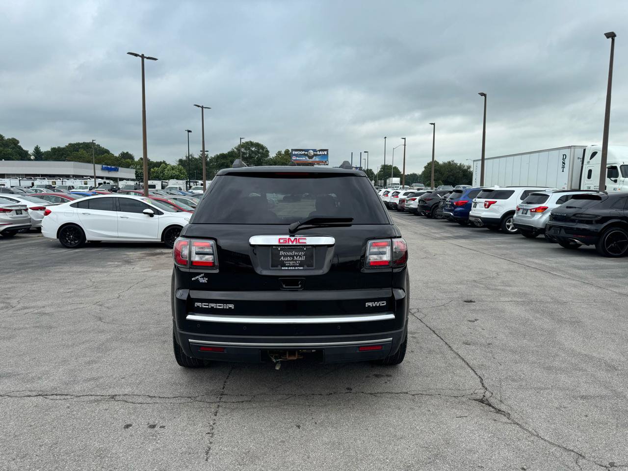 Used 2016 GMC Acadia SLE AWD/4WD image 4