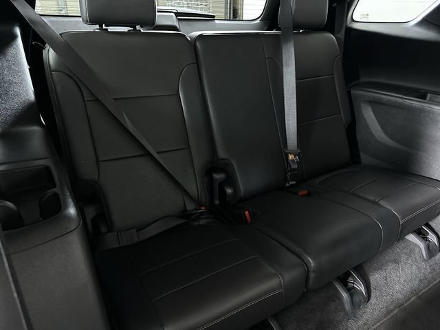 Used 2023 Chevrolet Traverse Premier w/ Redline Edition FWD image 28