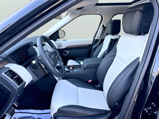 Certified 2025 Land Rover Discovery Dynamic SE AWD/4WD image 16