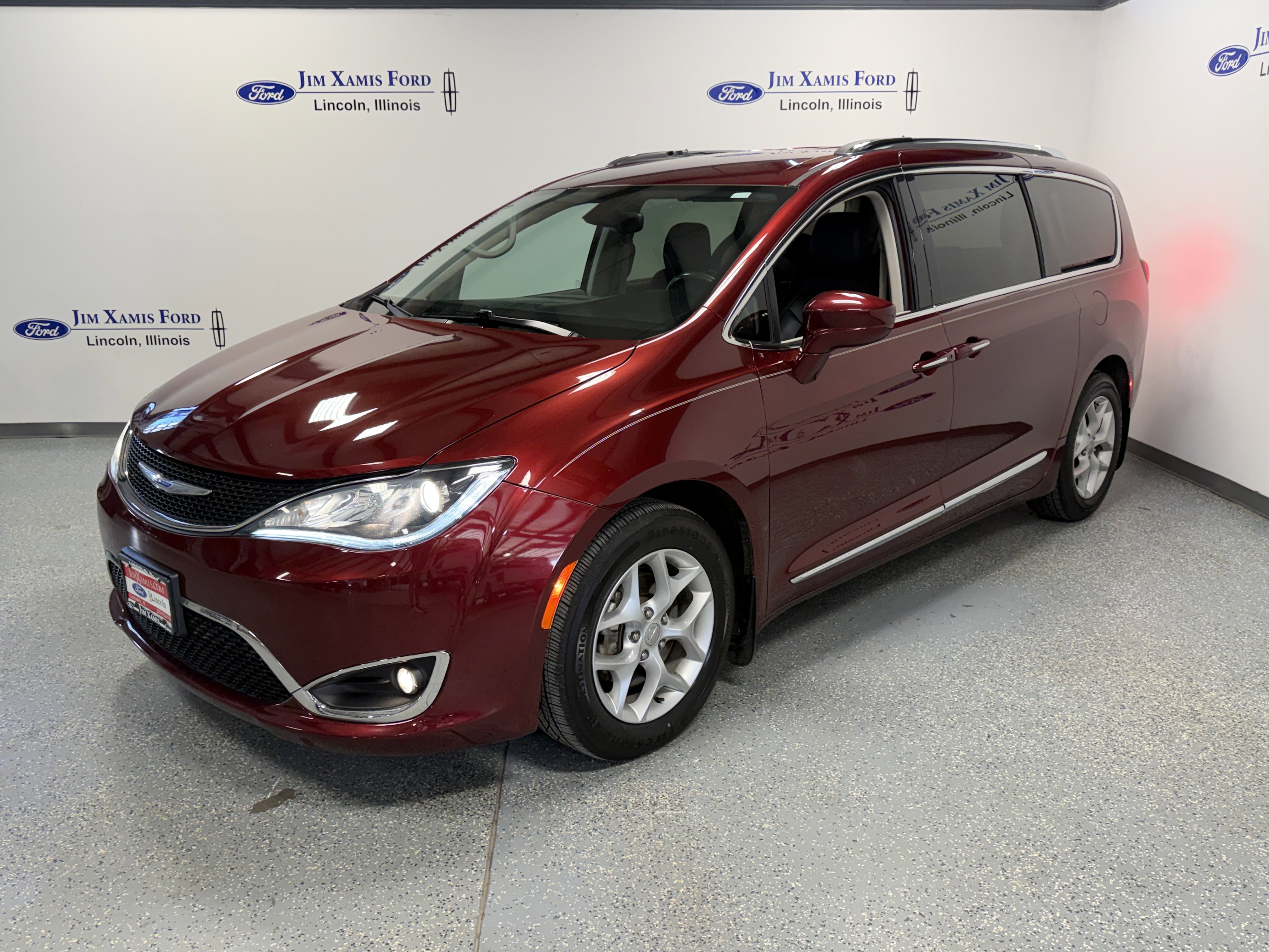 Used 2019 Chrysler Pacifica Touring-L Plus w/ Tire & Wheel Group image 3