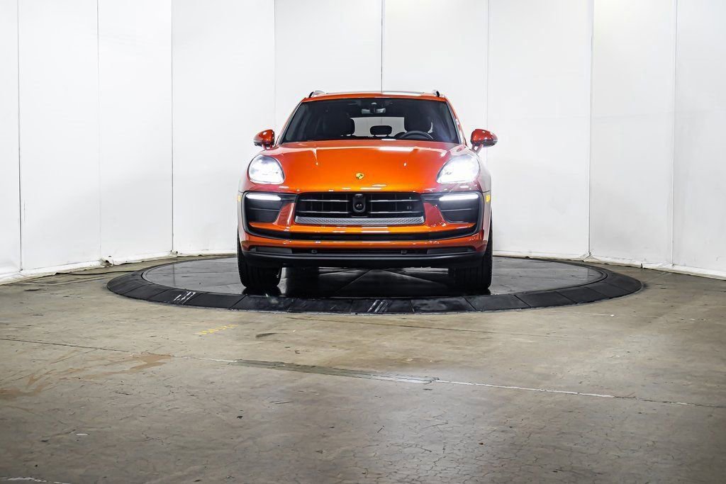 Used 2025 Porsche Macan image 10