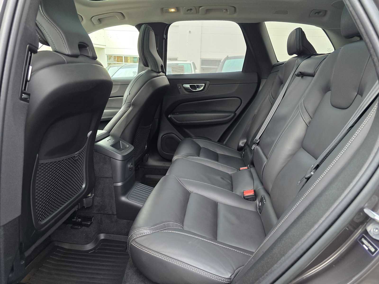 Certified 2023 Volvo XC60 T8 Ultimate w/ Climate Package image 17