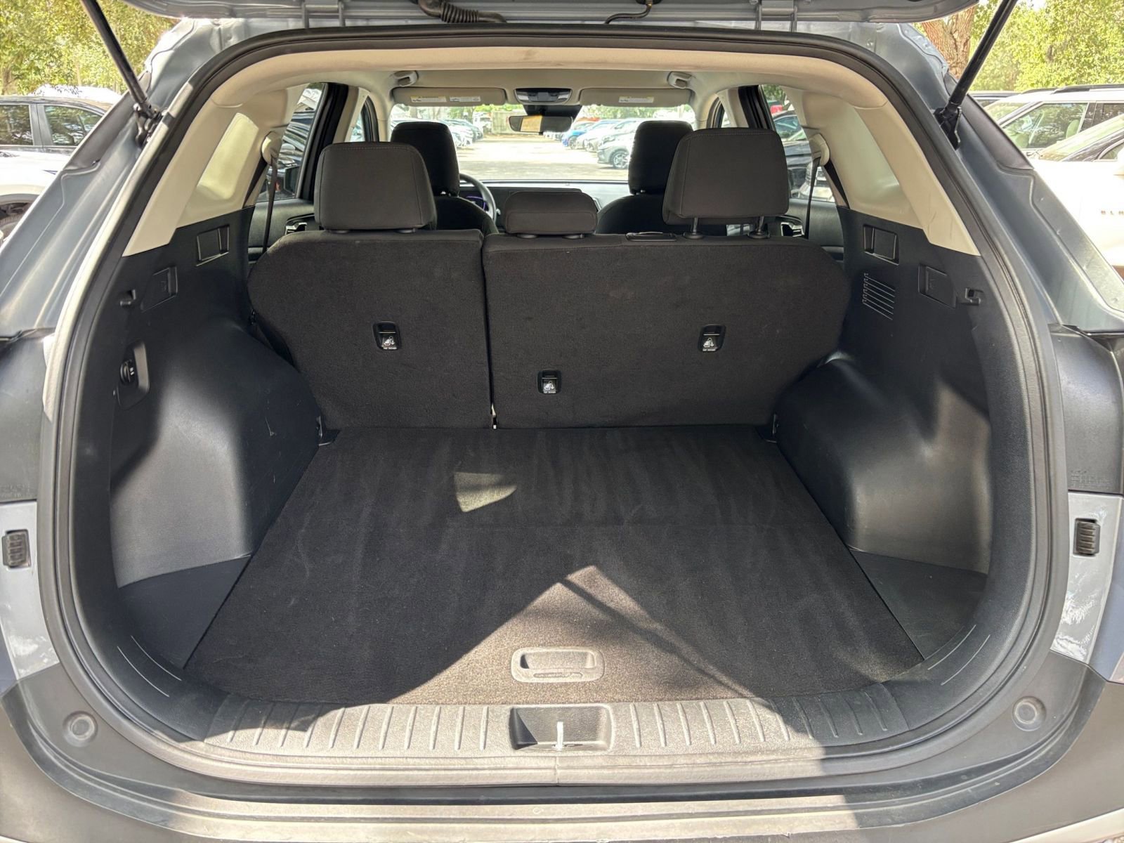 Used 2025 Kia Sportage LX FWD image 29
