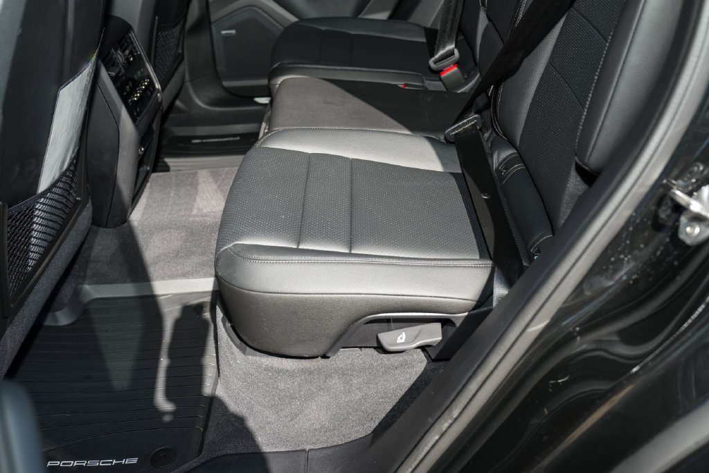 Certified 2026 Porsche Cayenne E-Hybrid AWD/4WD image 34
