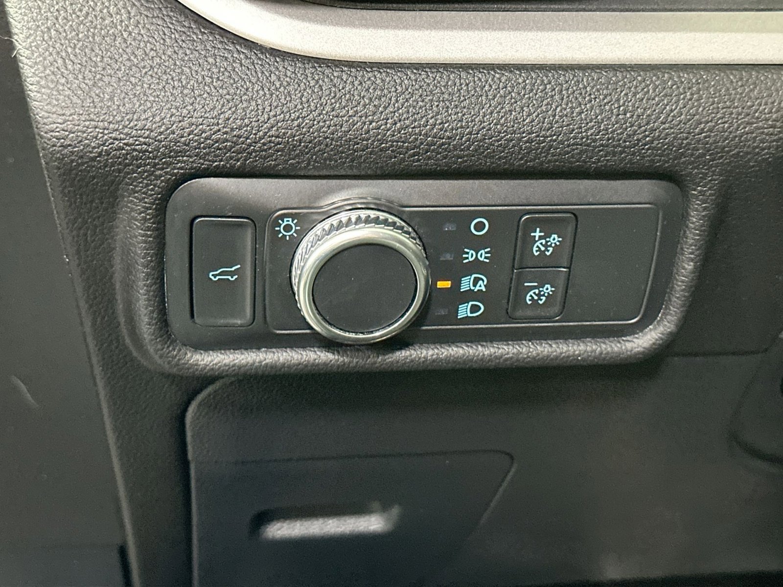 Used 2022 Ford Explorer XLT image 17