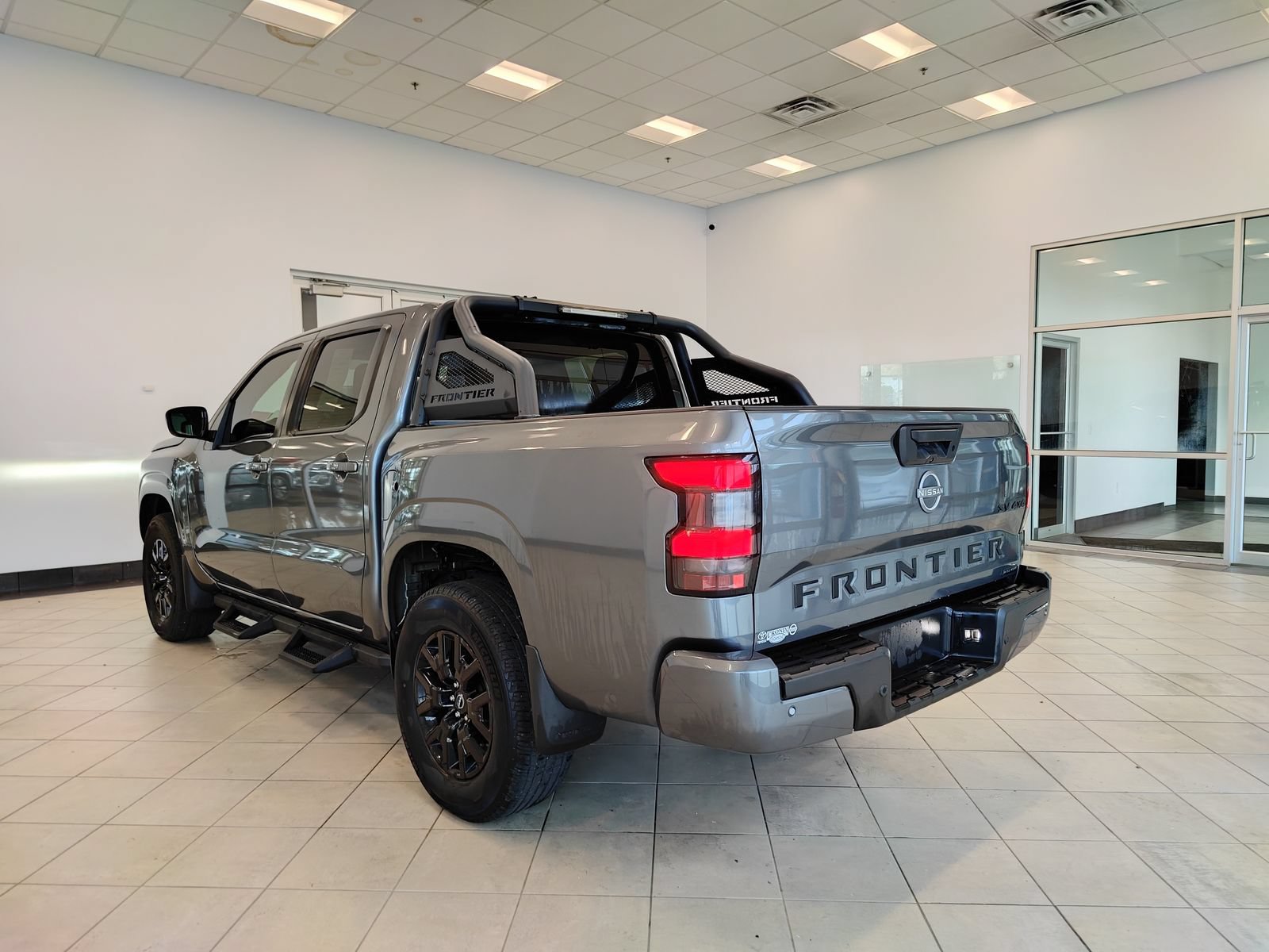 Used 2023 Nissan Frontier SV w/ Midnight Edition Package AWD/4WD image 5