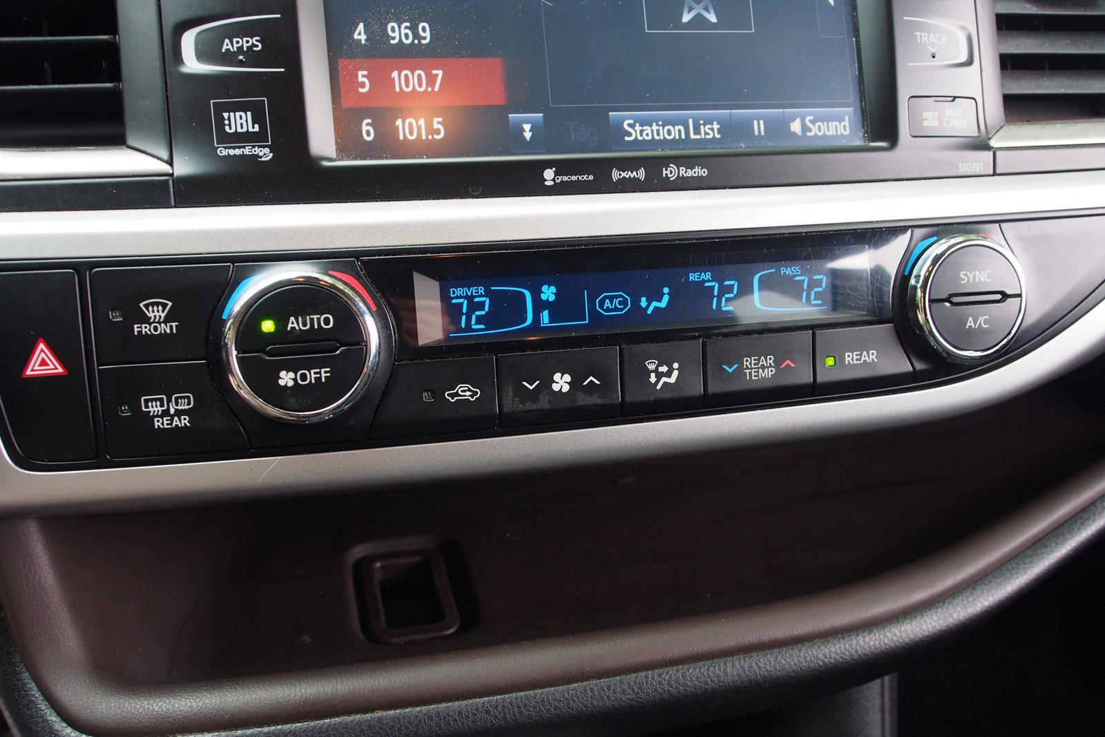 Used 2019 Toyota Highlander Limited FWD image 31
