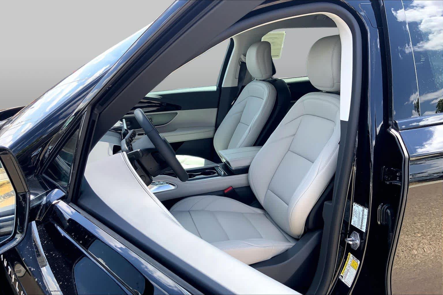 New 2026 Lincoln Nautilus Premier w/ Equipment Group 102A AWD/4WD image 9