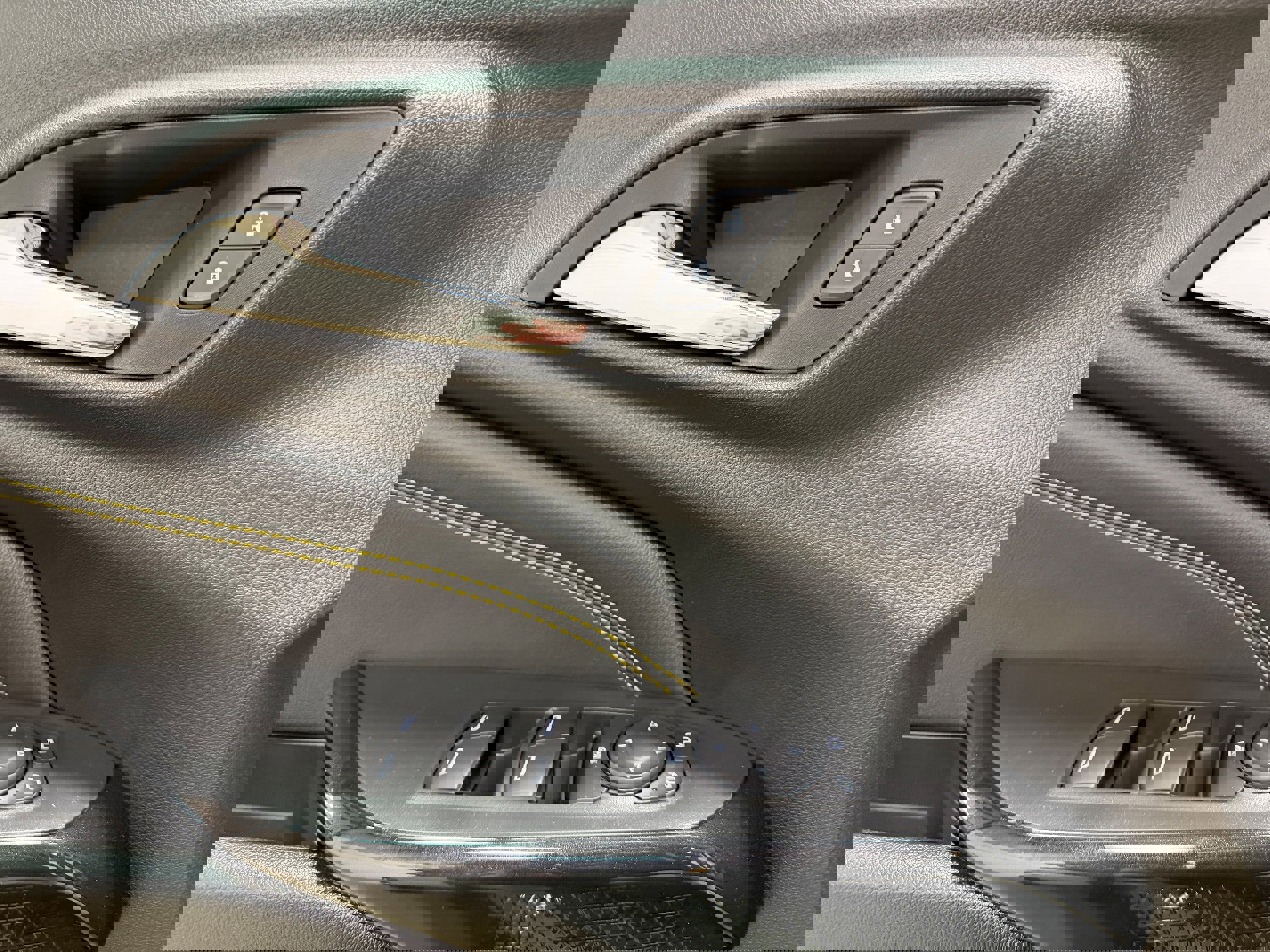 Used 2024 Chevrolet Trax ACTIV w/ Sunroof Package FWD image 13