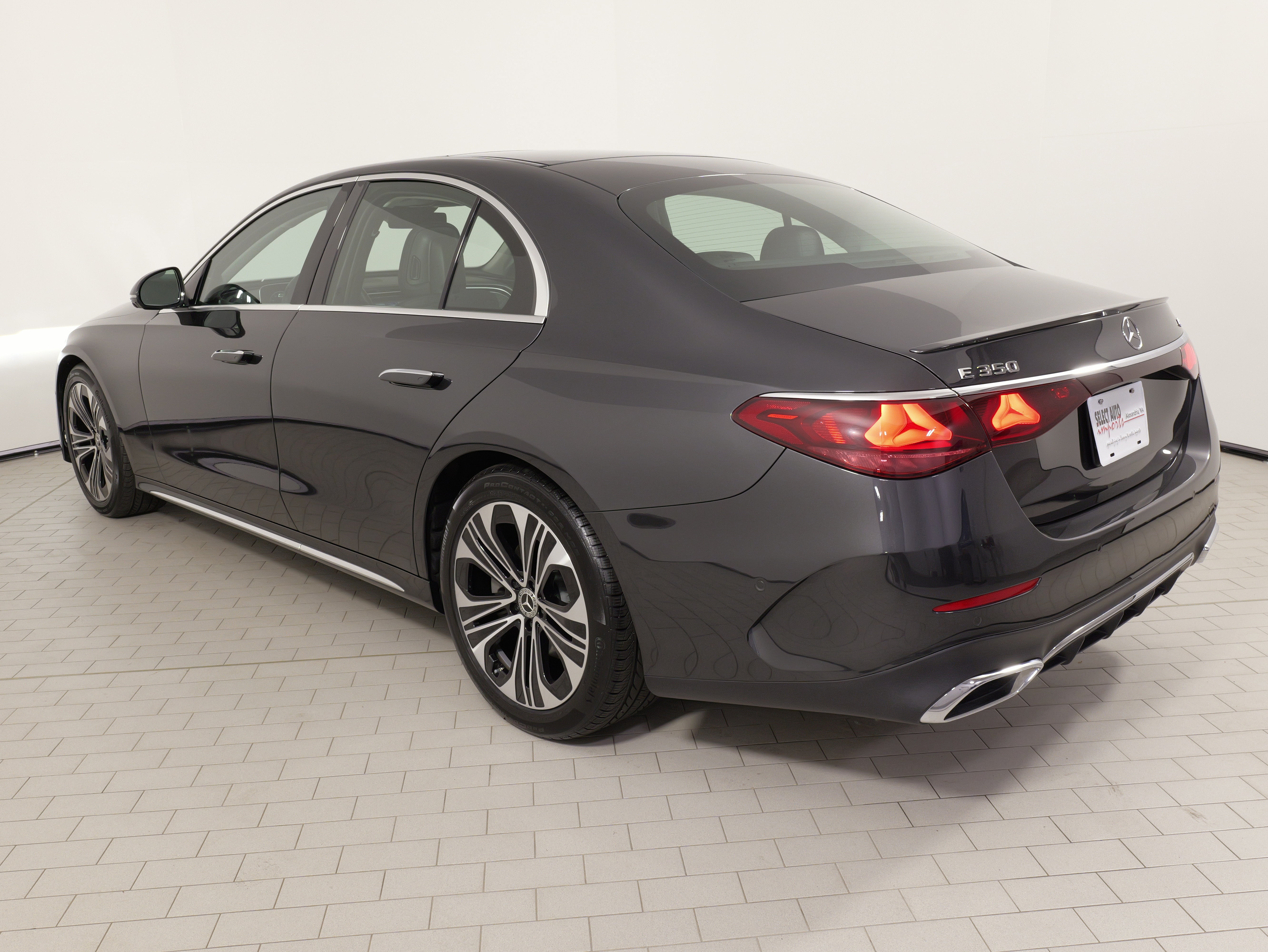 Used 2025 Mercedes-Benz E 350 4MATIC Sedan image 16