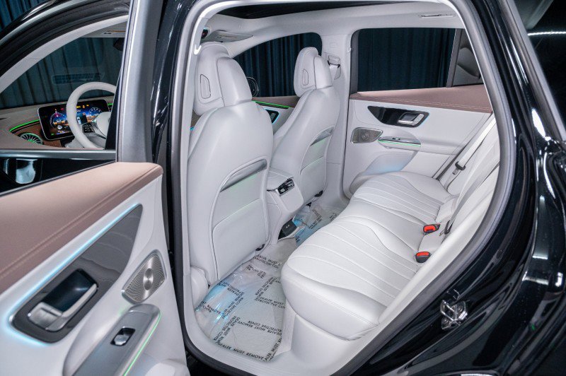 New 2026 Mercedes-Benz EQE 320 4MATIC SUV image 26