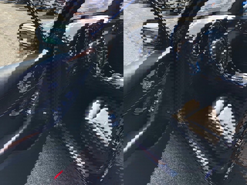 Used 2022 Mercedes-Benz GLC 300 4MATIC w/ Premium Package Lite image 11