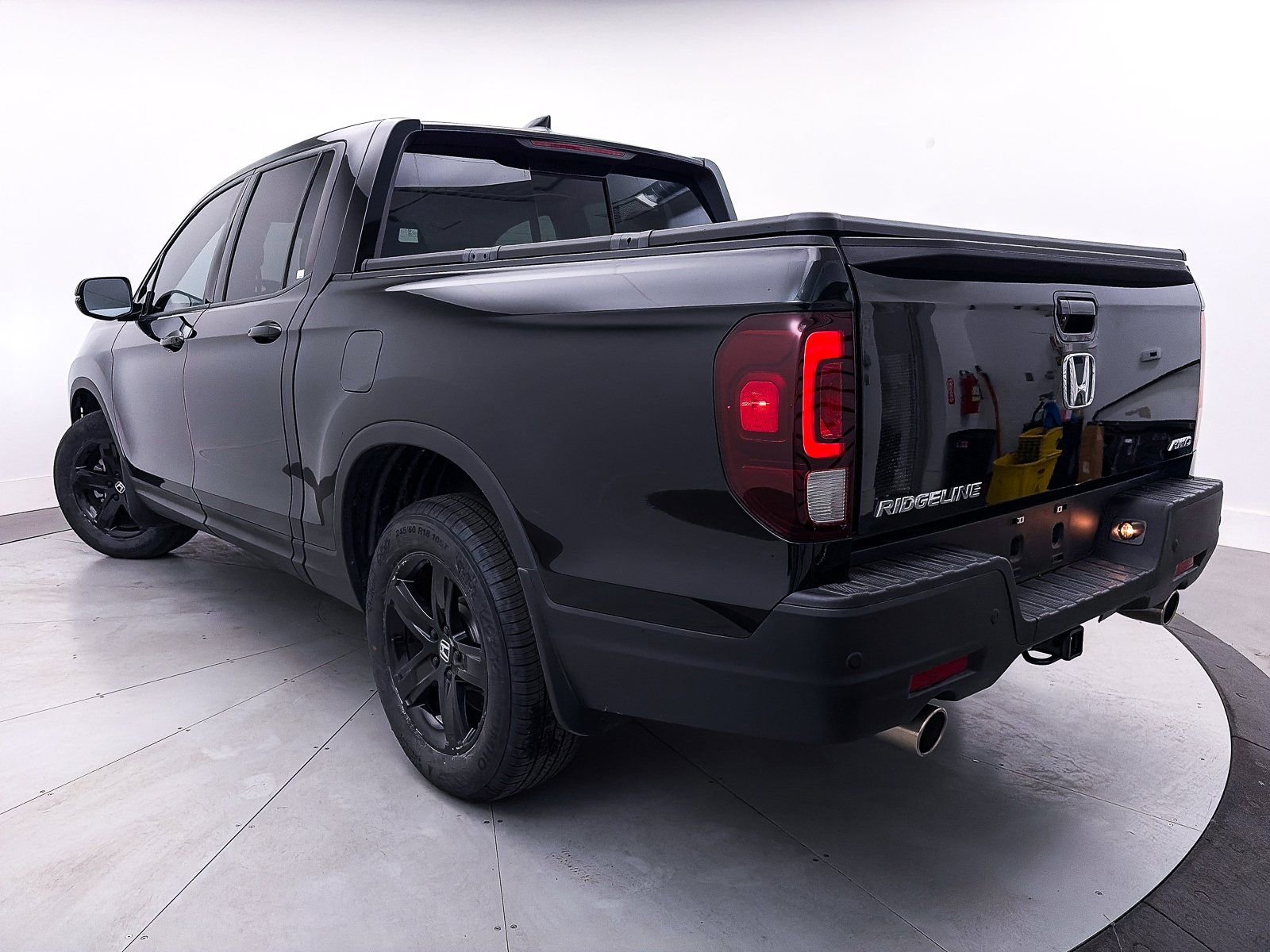 Used 2023 Honda Ridgeline Black Edition image 2