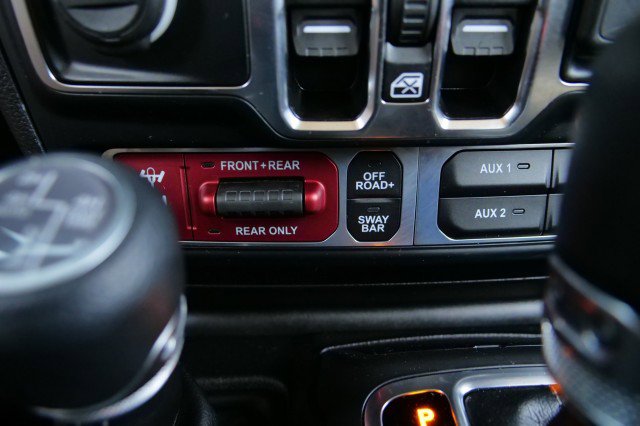 Used 2024 Jeep Wrangler Unlimited Sahara w/ Technology Group image 17